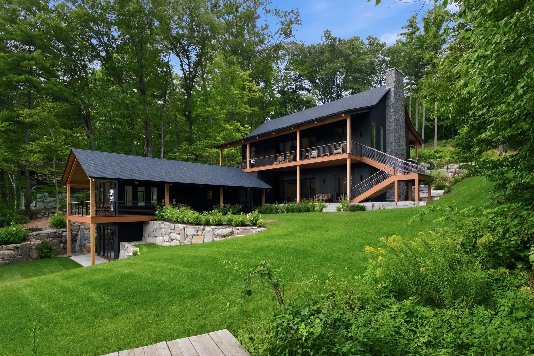 Contemporary lake residence and landscaped lawn